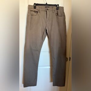 Men’s Lucky Brand 110 Slim Khaki Colored Chino Jeans Size 34/32 NWOT